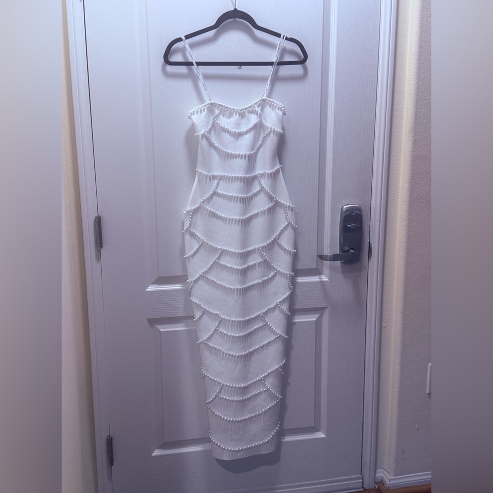 Elliatt Lucine Fitted Gown in White Bridal Shower Wedding Dress size M NWT - Picture 6 of 7